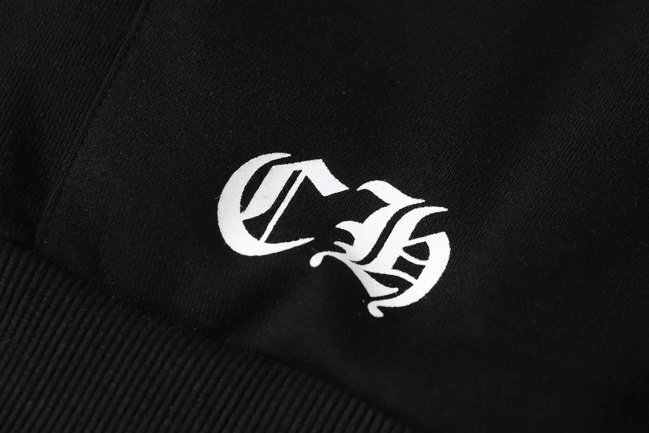 P260 02 cross-border model, please do not place an order if you pursue quality - Chrome Hearts/Chrome Hearts Horseshoe Sanskrit printed zipper sweatshirt cardigan jacket - High weight, high density and high quality. The wool is soft, delicate and skin-friendly. It feels soft and silky. It has excellent warmth and skin-friendly properties. - Custom-woven and dyed, no color difference. No matter the fabric or workmanship details, it beats the ordinary version on the market. - Hardware zipper accessories are all customized, full of details - Color: black white -Size: S M L XL